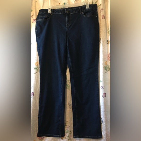 🌻Falls creek Dark Wash Straight leg Jean’s Size 18🌻 - Picture 4 of 8